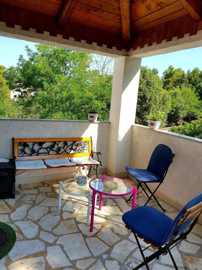 Apartmani Elena Malinska Exterior photo