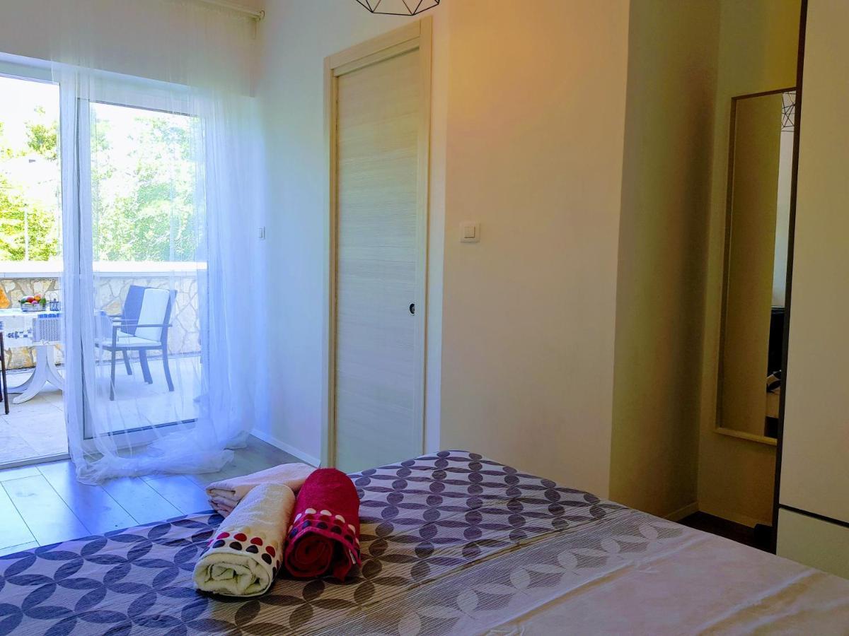 Apartmani Elena Malinska Exterior photo