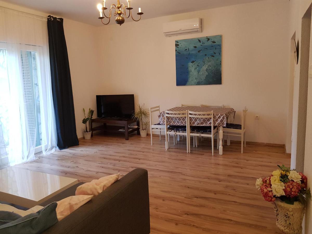 Apartmani Elena Malinska Exterior photo